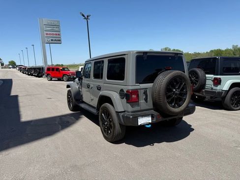 Used 2023 Jeep Wrangler Unlimited Sahara w/ Cold Weather Group AWD/4WD image 5