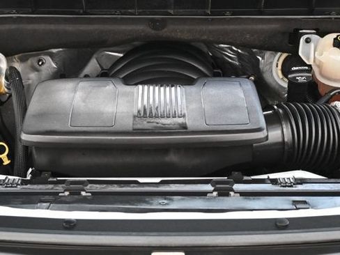 Used 2021 Chevrolet Suburban RST RWD image 21