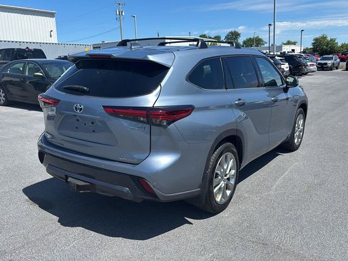 Used 2021 Toyota Highlander Limited AWD/4WD image 3