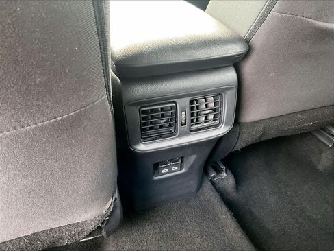 Used 2025 Toyota RAV4 XLE AWD/4WD image 28