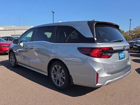 New 2026 Honda Odyssey Touring image 3
