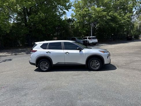 Used 2024 Nissan Rogue S image 4