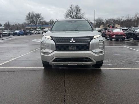 Used 2024 Mitsubishi Outlander AWD image 2