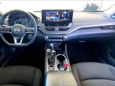 Used 2024 Nissan Altima 2.5 SV w/ SV Premium Package image 16