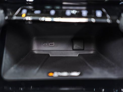 Used 2025 Chevrolet Traverse RS image 19