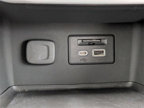 Used 2023 GMC Acadia SLT w/ Technology Package image 29