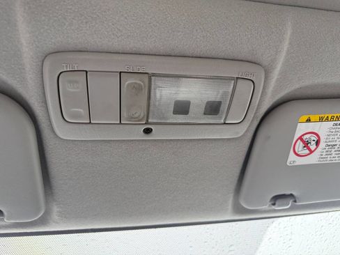 Used 2004 Toyota Corolla CE image 21