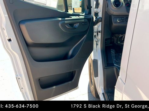 Used 2025 Mercedes-Benz Sprinter 2500 image 13