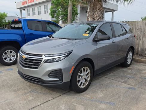 Used 2023 Chevrolet Equinox LS FWD image 3