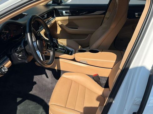Used 2020 Porsche Panamera RWD image 5
