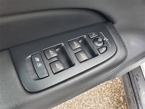 Certified 2025 Volvo V60 B5 Cross Country Plus image 12