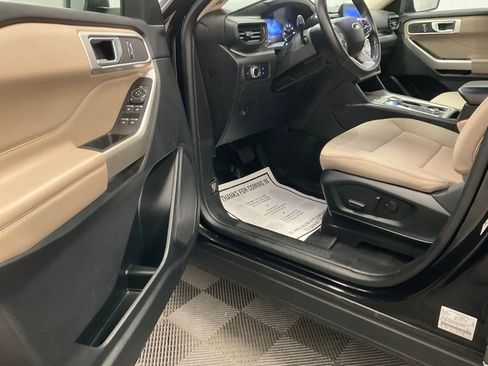 Used 2023 Ford Explorer XLT AWD/4WD image 7