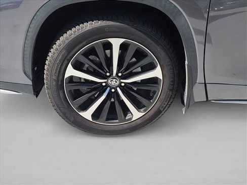 Used 2021 Toyota Highlander XSE AWD/4WD image 14