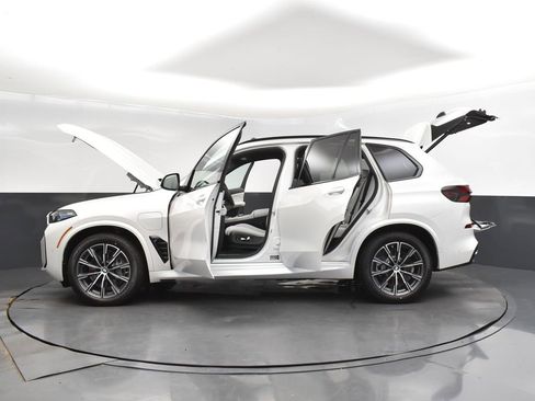 Certified 2026 BMW X5 xDrive50e image 39
