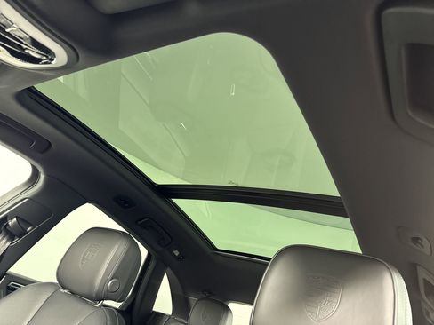 Certified 2025 Porsche Macan image 23