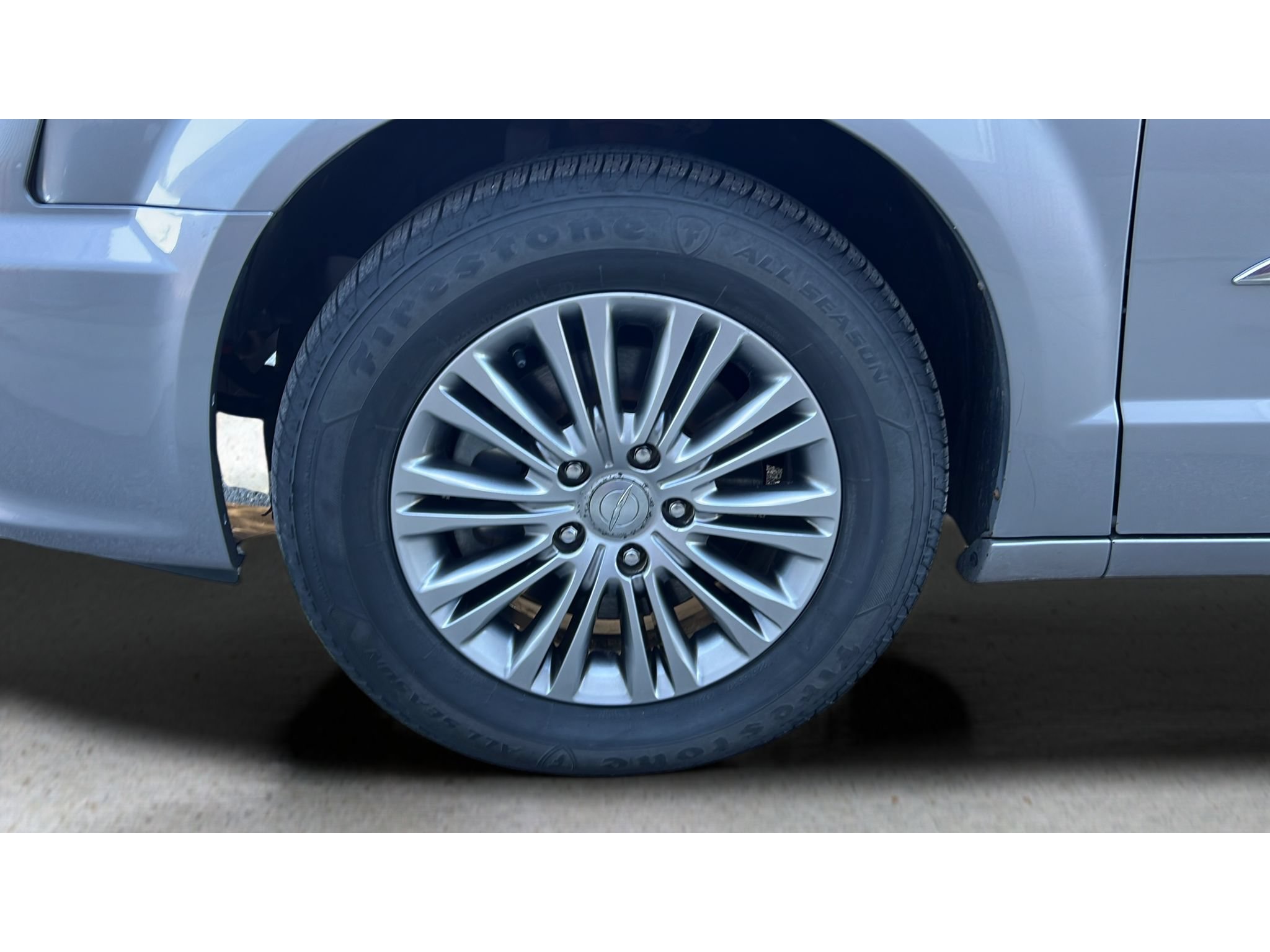 Used 2014 Chrysler Town & Country Touring-L w/ Driver Convenience Group FWD image 34