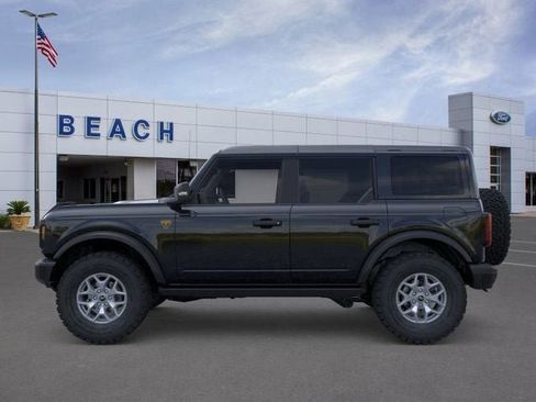 New 2025 Ford Bronco Badlands image 3