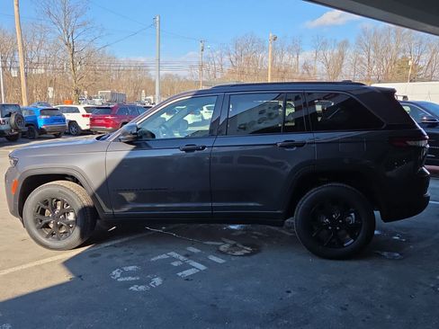 New 2026 Jeep Grand Cherokee Altitude image 7
