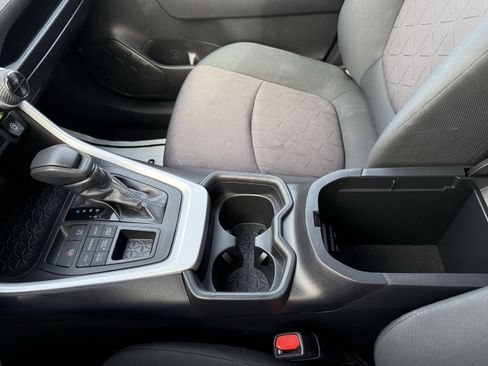 Used 2020 Toyota RAV4 XLE image 21