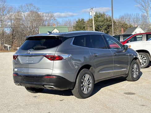 Used 2023 Buick Enclave Essence image 8