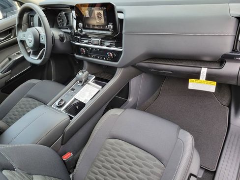 New 2025 Nissan Pathfinder SV image 14