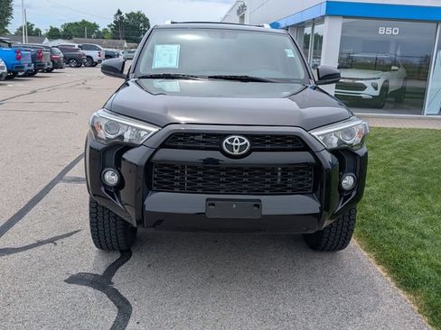 Used 2018 Toyota 4Runner SR5 AWD/4WD image 30