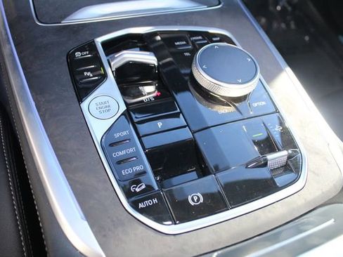 Used 2025 BMW X7 xDrive40i w/ M Sport Package image 15