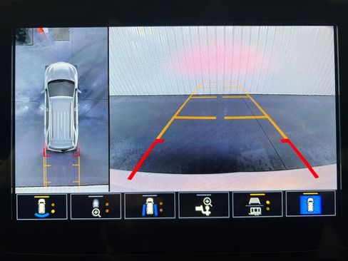 Used 2023 Chevrolet Equinox Premier image 10