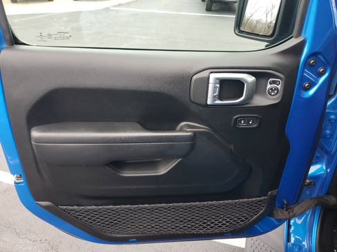 Used 2022 Jeep Gladiator Willys image 15