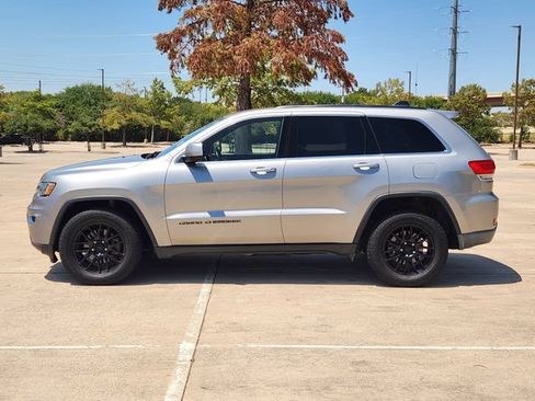 Used 2018 Jeep Grand Cherokee Laredo RWD image 4