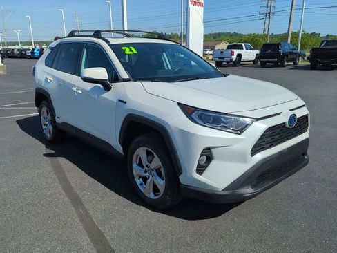 Used 2021 Toyota RAV4 XLE Premium AWD/4WD image 2