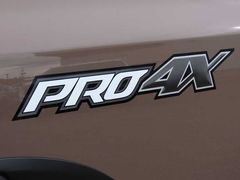 Used 2022 Nissan Titan PRO-4X w/ Pro-4x Convenience Package image 12