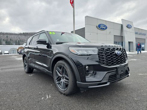 Used 2025 Ford Explorer ST image 1