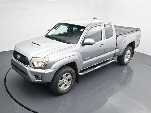 Used 2015 Toyota Tacoma 4x4 Access Cab V6 w/ TRD Sport Package image 23
