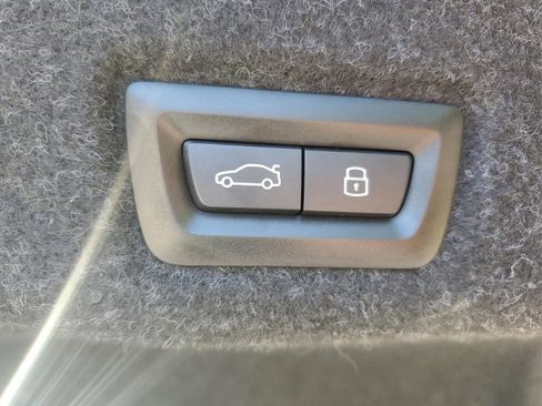 Used 2025 BMW i5 eDrive40i w/ Premium Package image 6