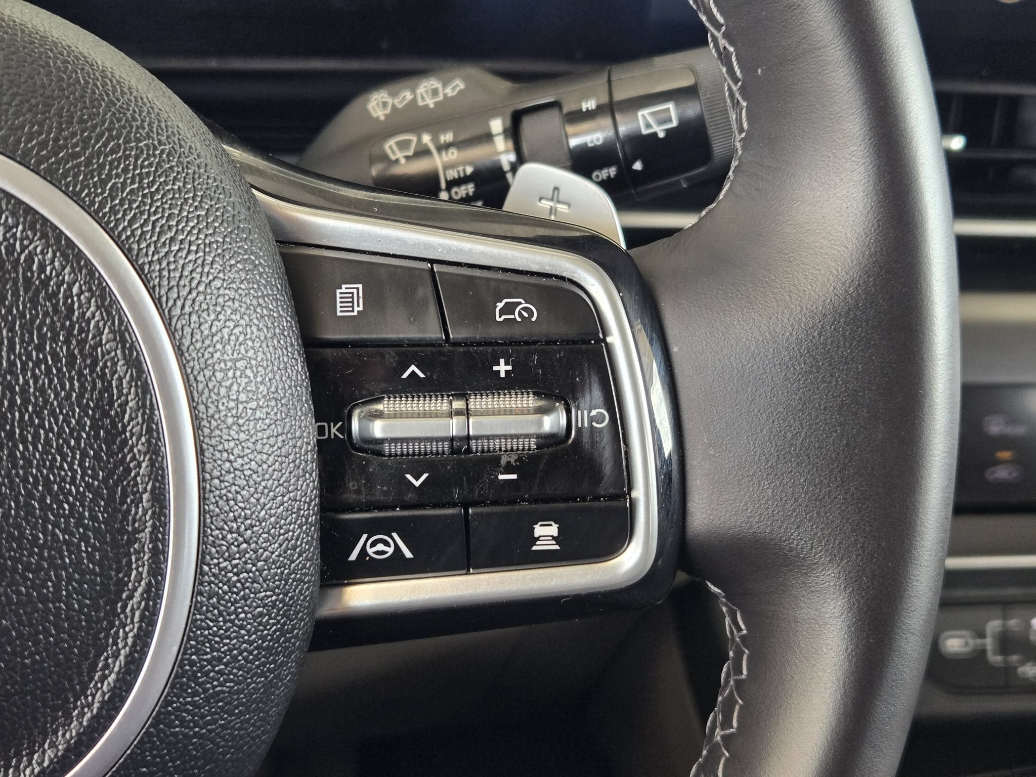 Used 2026 Kia Carnival LXS FWD image 29