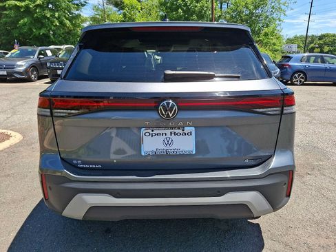 Used 2025 Volkswagen Tiguan SE w/ Panoramic Sunroof Package AWD/4WD image 5