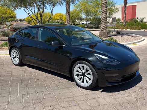 Used 2022 Tesla Model 3 Standard Range image 1