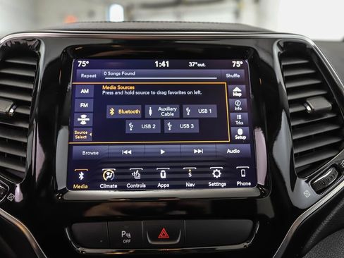 Used 2020 Jeep Cherokee Limited image 16