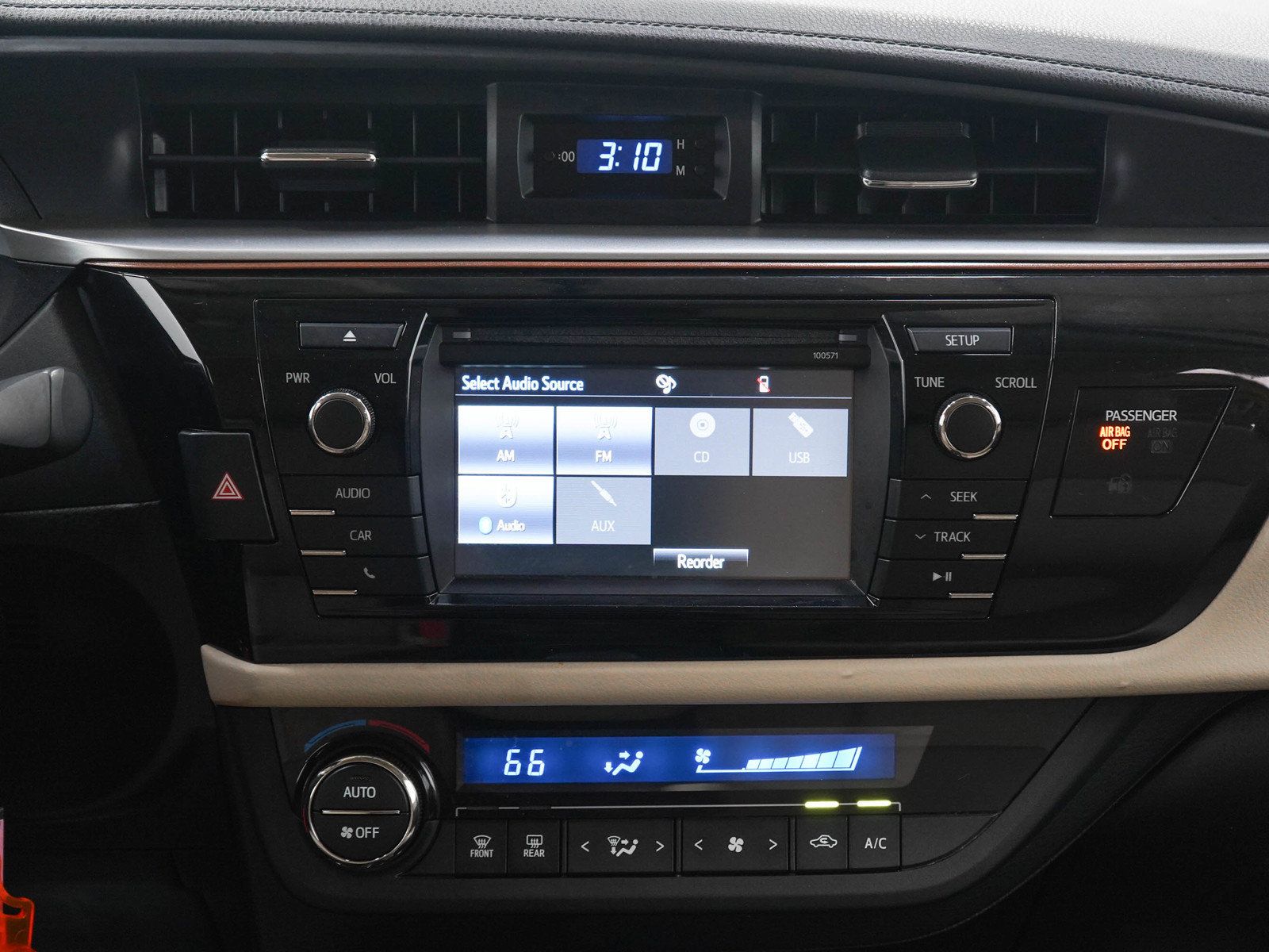 Used 2016 Toyota Corolla LE FWD image 15