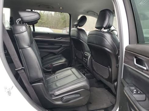 Used 2023 Jeep Grand Cherokee L Limited w/ Luxury Tech Group II image 21