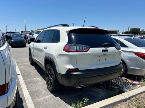 Used 2019 Jeep Cherokee Latitude Plus FWD image 4