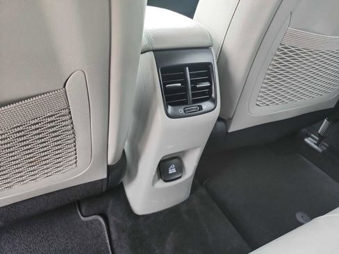 Used 2019 Kia Niro Touring image 28