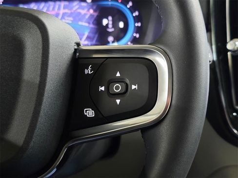 Certified 2023 Volvo XC40 B5 Ultimate w/ Protection Package Premier image 28