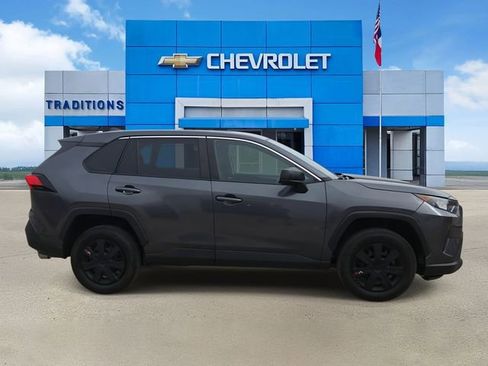 Used 2022 Toyota RAV4 LE FWD image 10