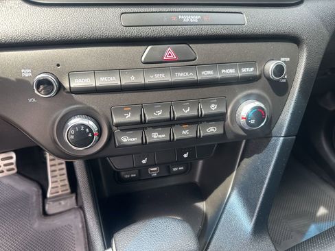 Used 2020 Kia Sportage S image 19