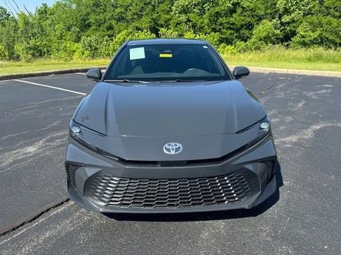 Used 2025 Toyota Camry SE w/ Convenience Package FWD image 8