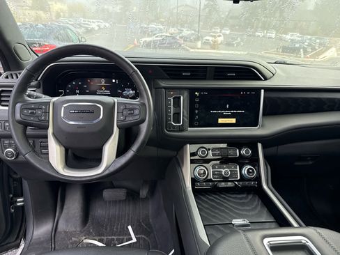 Used 2022 GMC Yukon Denali w/ Denali Premium Package image 7