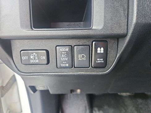 Used 2018 Toyota Tacoma TRD Off-Road image 11