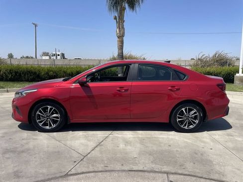 Used 2023 Kia Forte LXS w/ LXS Technology Package FWD image 5